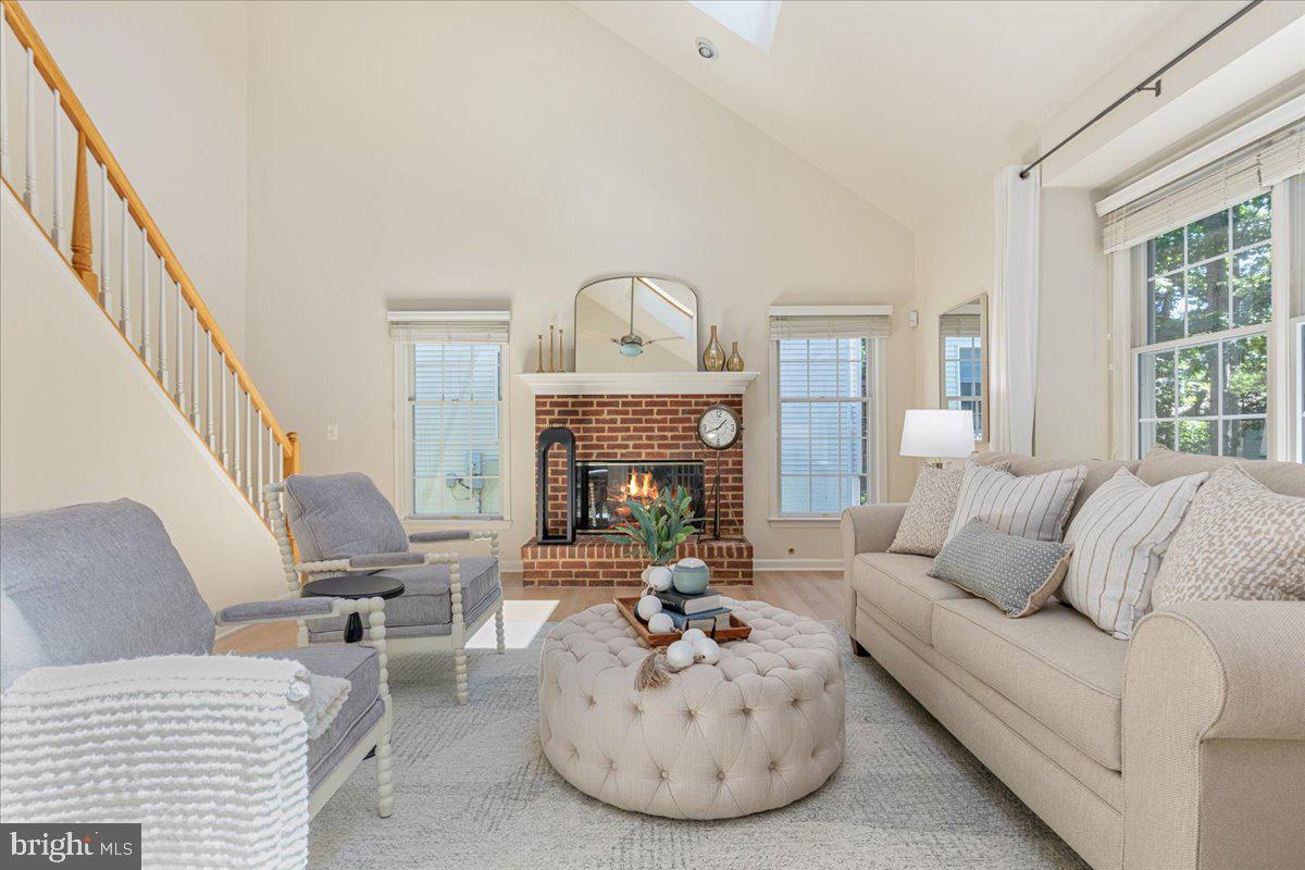 FAIR OAKS CHASE - Residential
