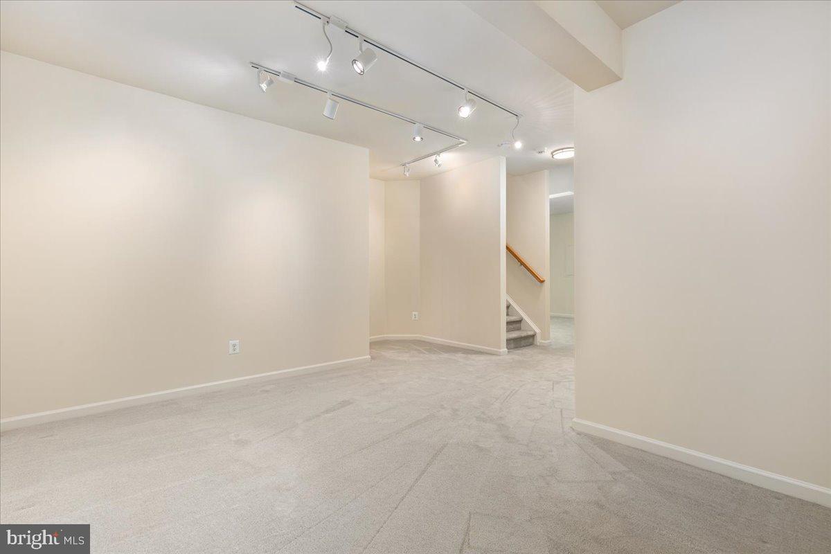 FAIR OAKS CHASE - Residential