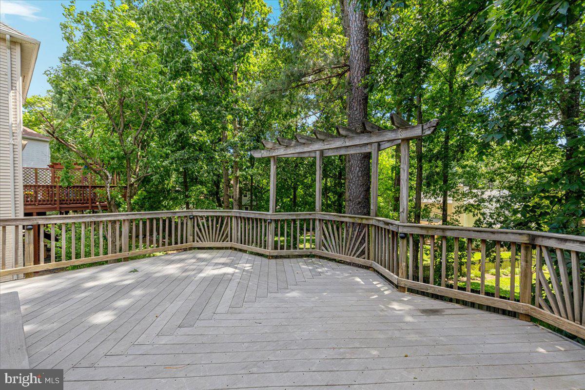 FAIR OAKS CHASE - Residential