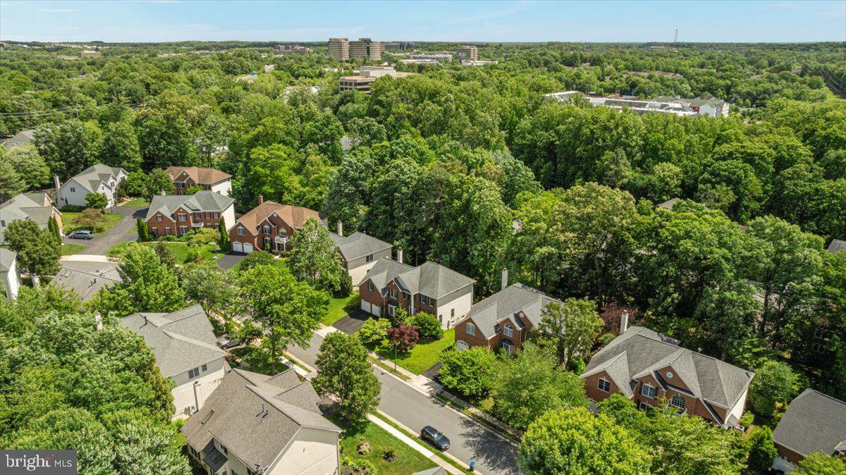 FAIR OAKS CHASE - Residential