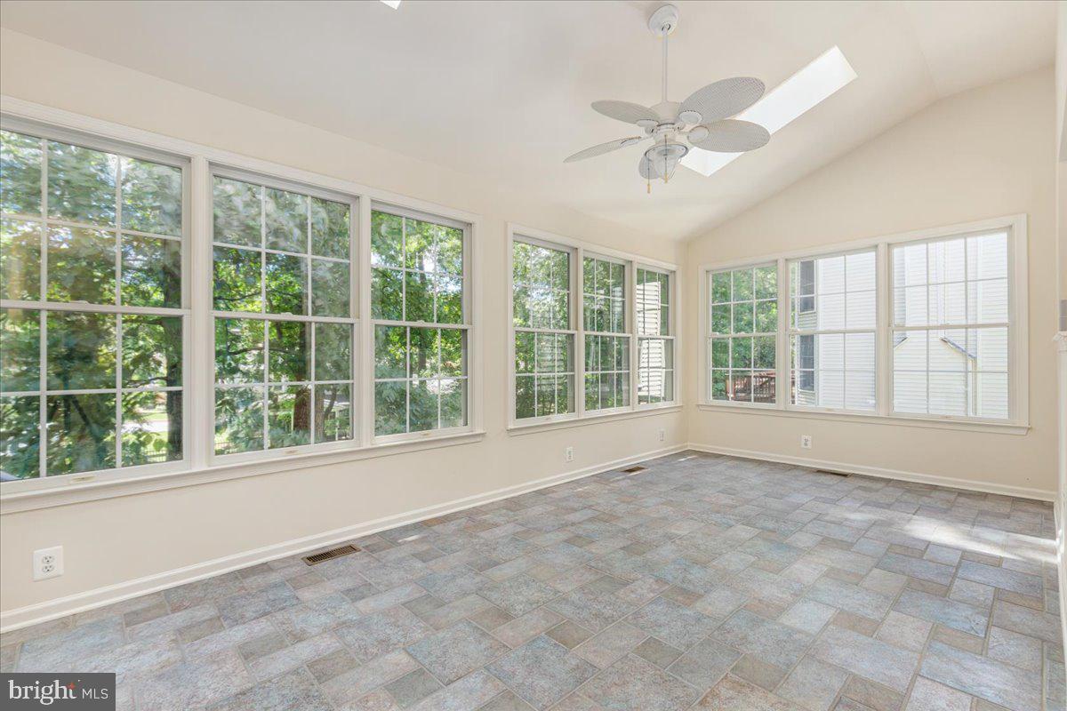 FAIR OAKS CHASE - Residential