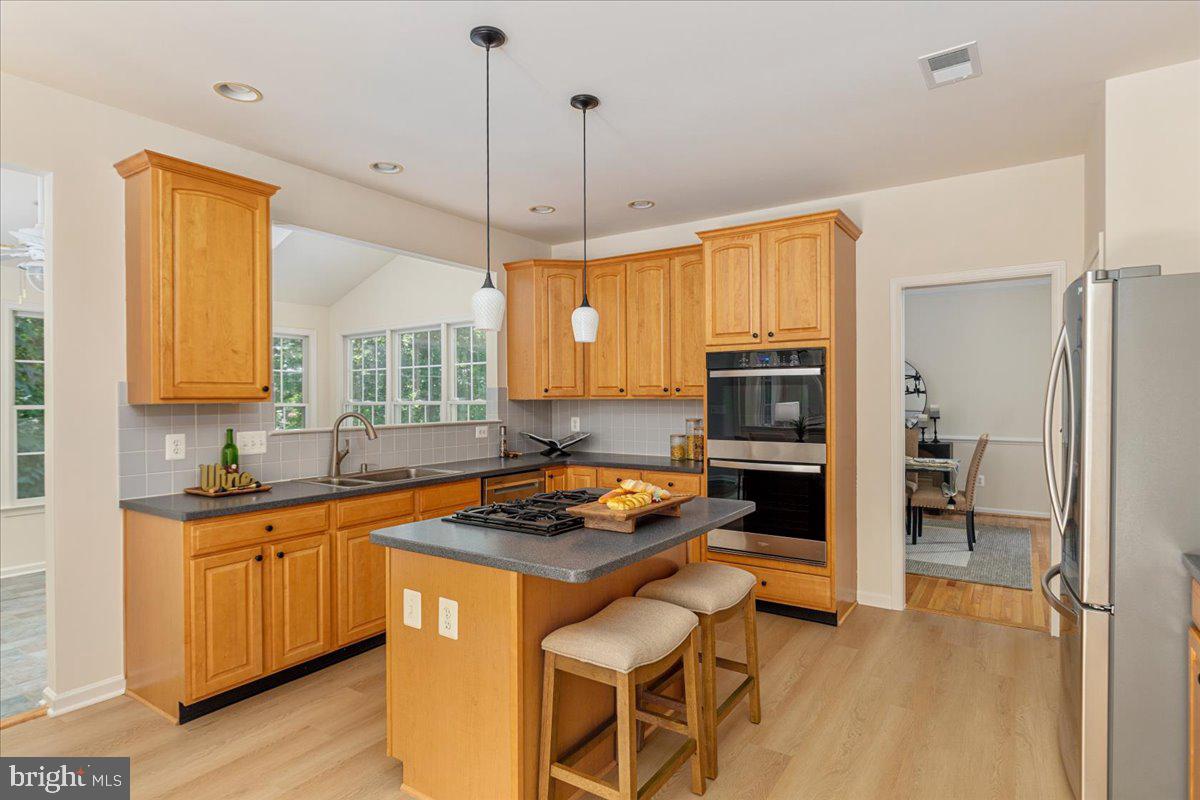 FAIR OAKS CHASE - Residential