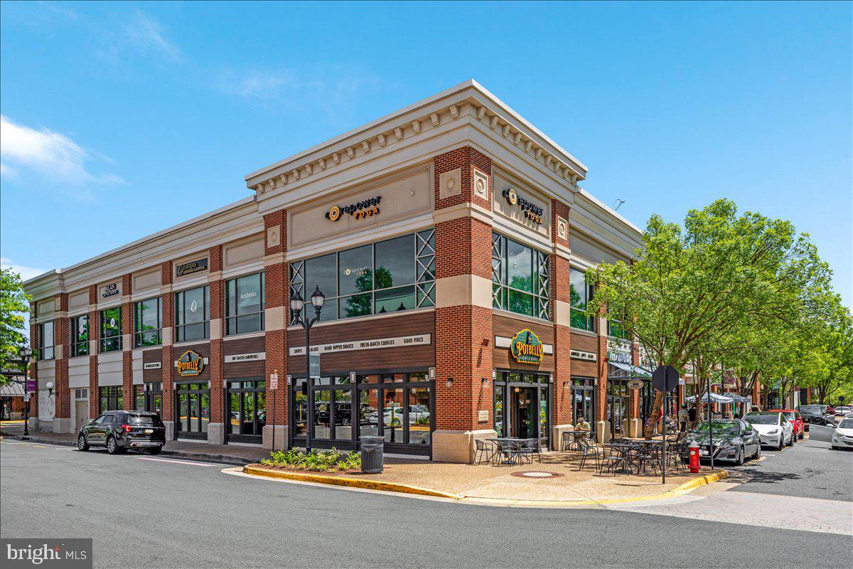 FAIR OAKS CHASE - Residential