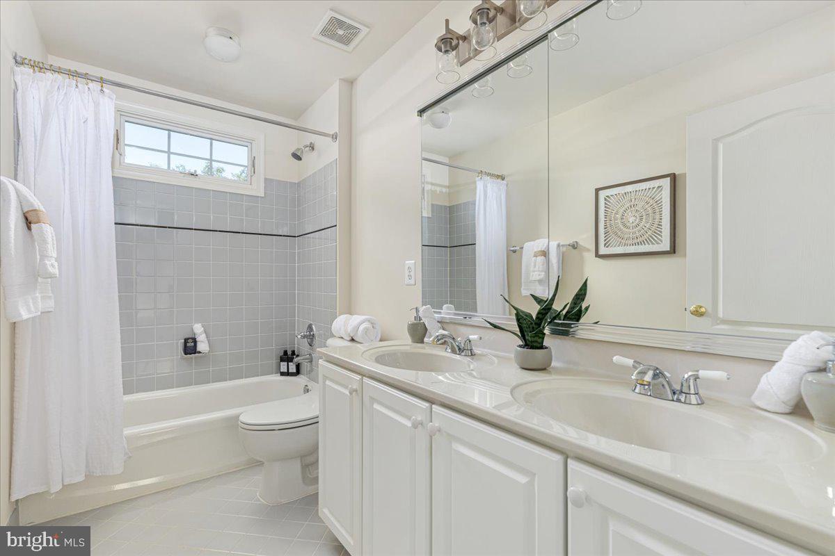 FAIR OAKS CHASE - Residential