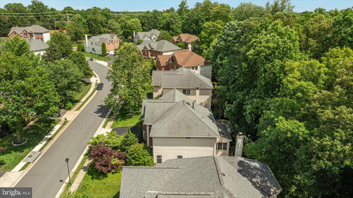 FAIR OAKS CHASE - Residential