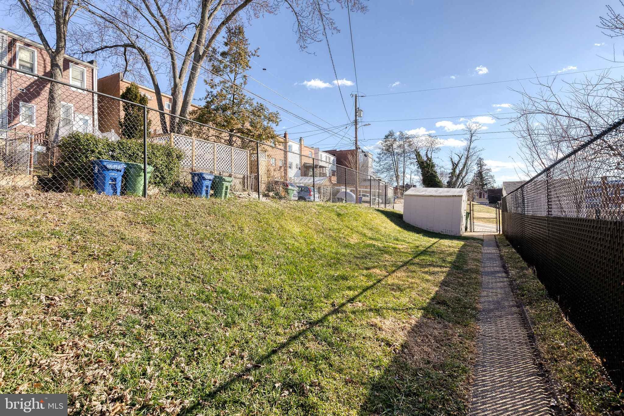 MEDFIELD - Residential