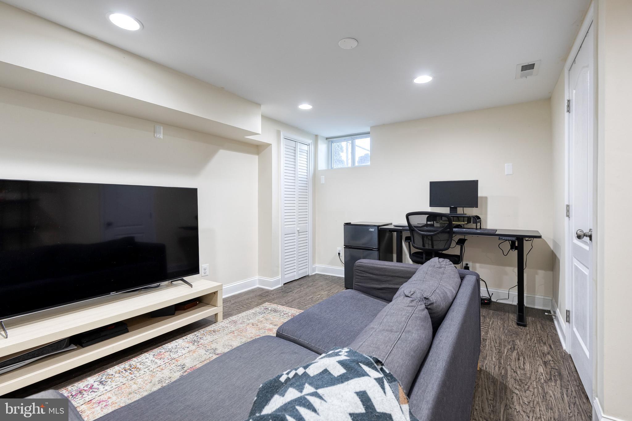 MEDFIELD - Residential