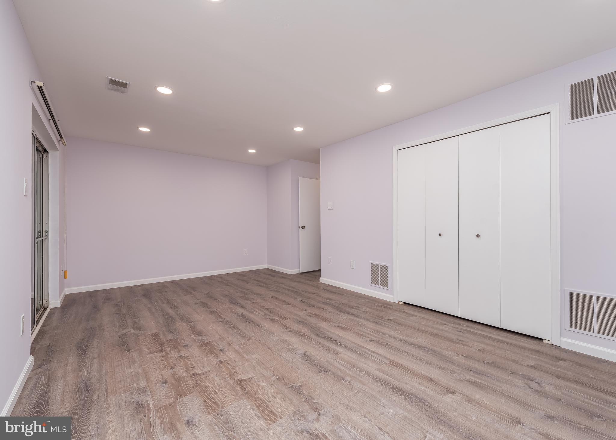 LONG REACH - Residential