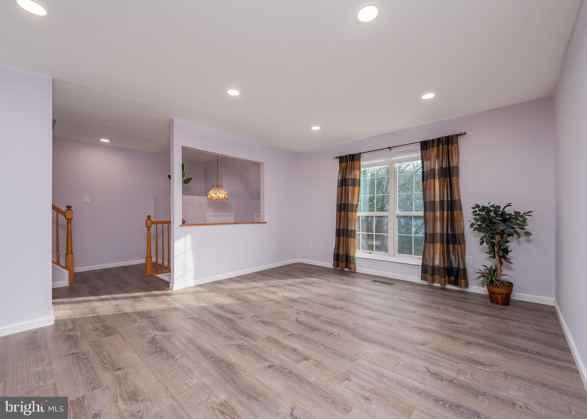 LONG REACH - Residential