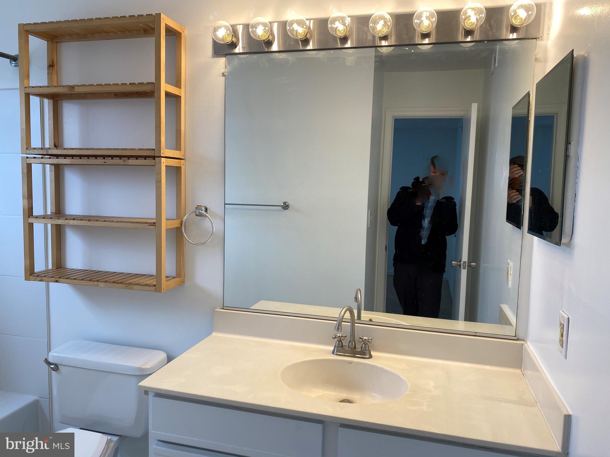 THE VISTAS - Residential Lease