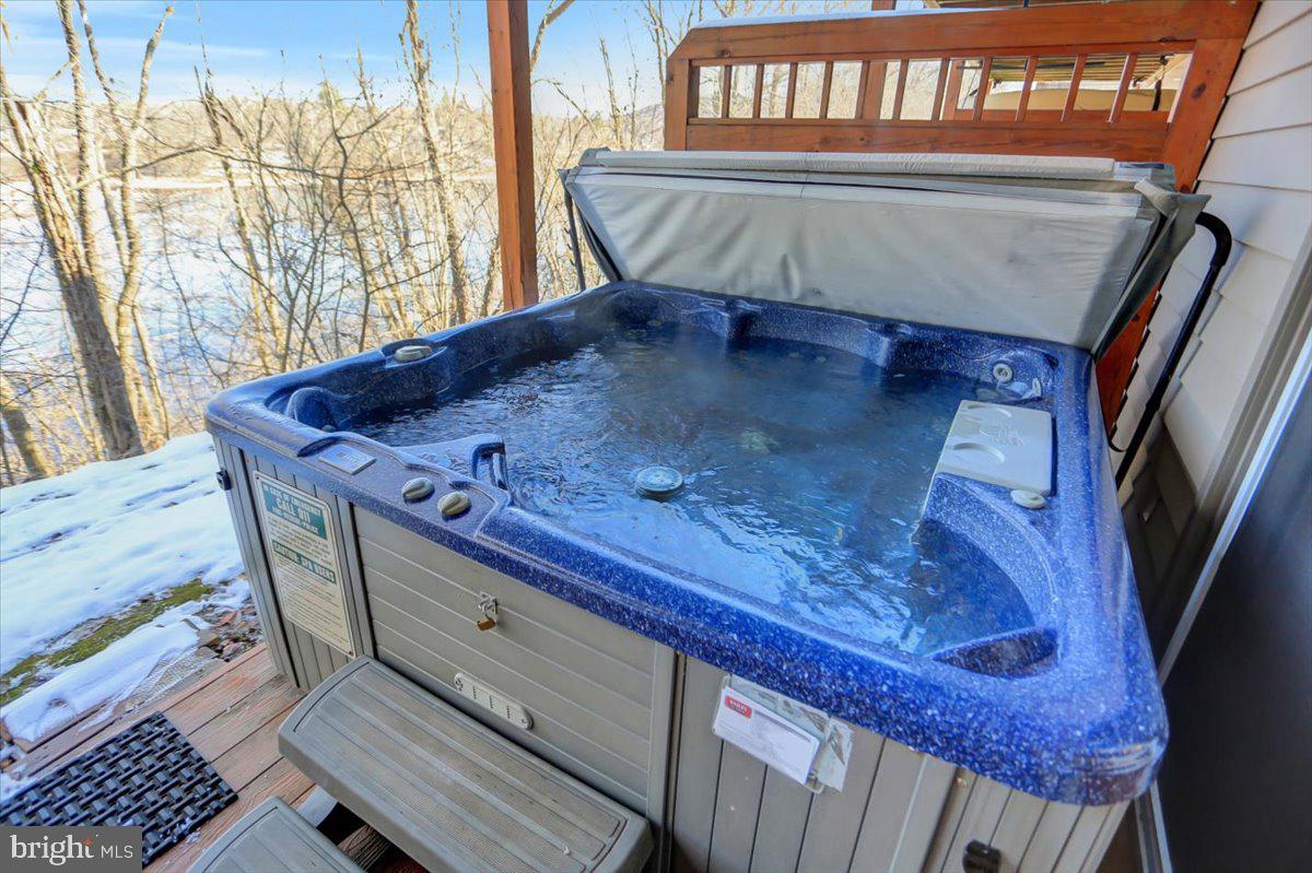 DEEP CREEK VILLAGE - Residential