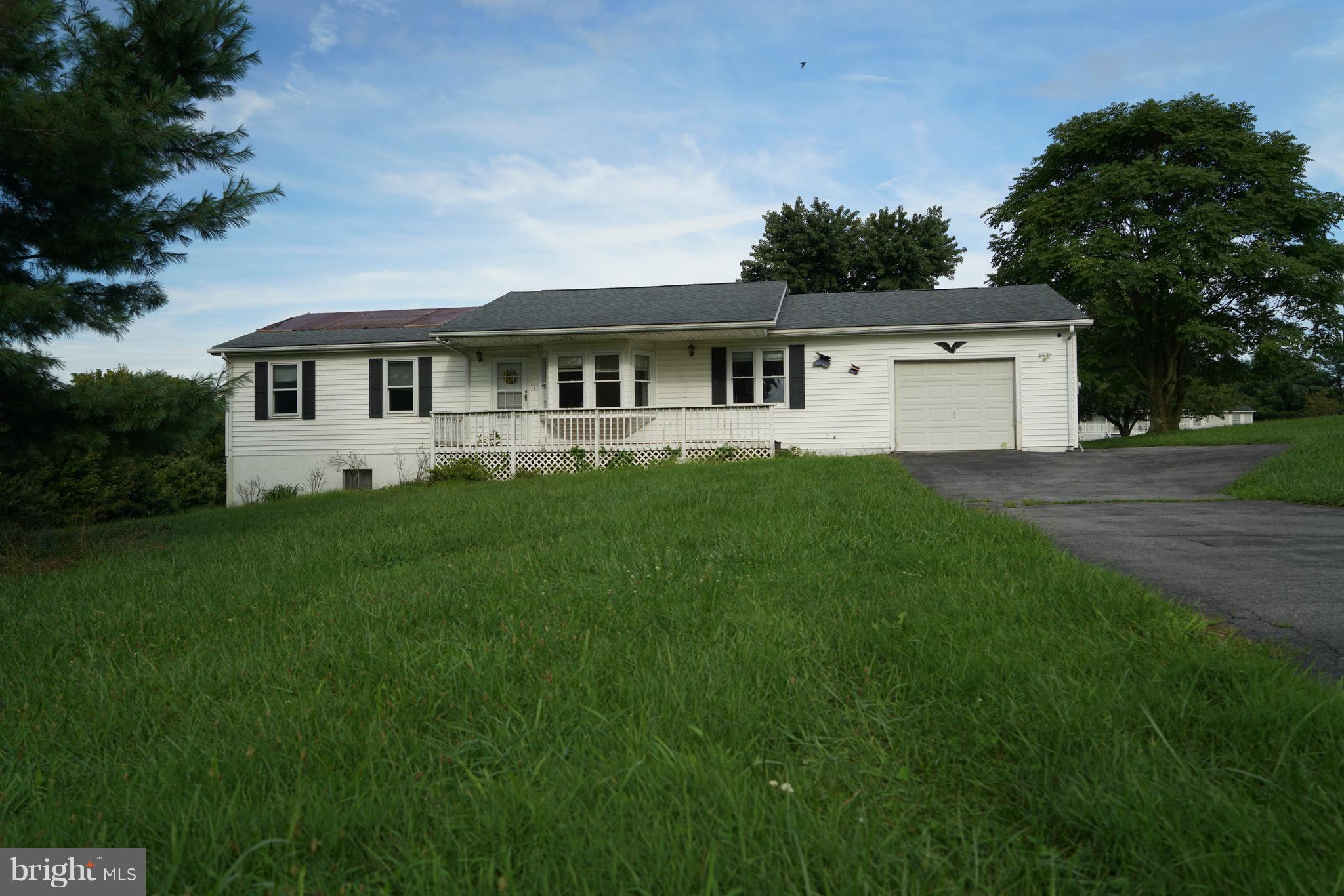 Ranch style home sits on approx. 1.3 ac in the Kingsbrook Subdivision. Home features 3 BRs, 2 BAs, full/ unfinished basement, eat in kitchen with separate dining room, attached garage with space for workshop and storage shed.