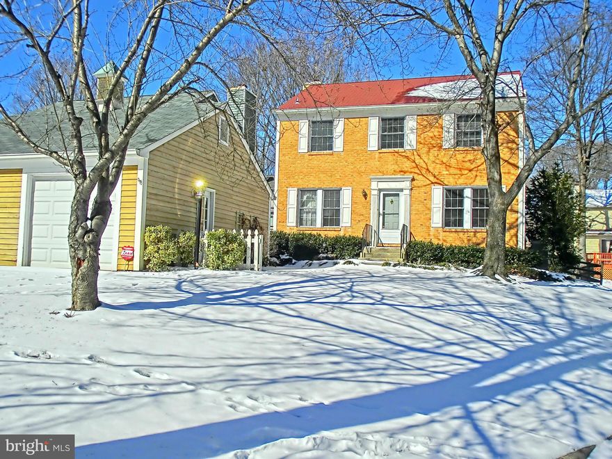 FRESHLY PAINTED AND READY TO GO! SINGLE FAMILY HOUSE AT TOWNHOUSE PRICE! THIS HOUSE HAS IT ALL STARTING W/ FRONT DOOR SMART LOCK TO BE USED W/ YOUR PHONE; SURROUND SOUND IN L/R & LL FAMILY RM; A BATHROOM ON EVERY LEVEL; WOOD FLRS; BEAUTIFUL MASTER BATH W/DUAL VANITIES & WALK IN SHOWER; CORIAN KIT COUNTER TOPS; SLIDERS TO DECK FROM LIVING RM & FROM KITCHEN; ROOF-2009; HVAC-2009, WINDOWS-2005.