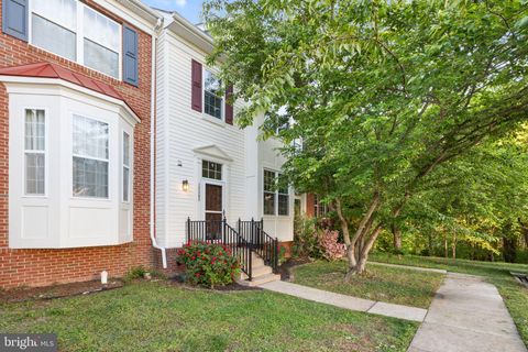 Photo of 12302 Darton Woods Loop, BRISTOW, VA 20136 (MLS # VAPW2118536)