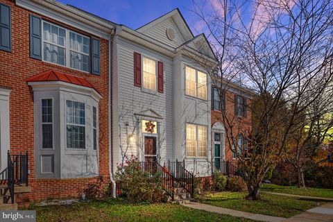 Photo of 12302 Darton Woods Loop, BRISTOW, VA 20136 (MLS # VAPW2118536)