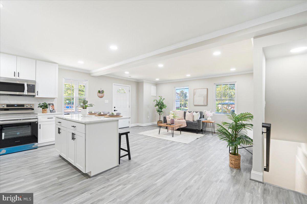 1103 BURNSIDE STREET