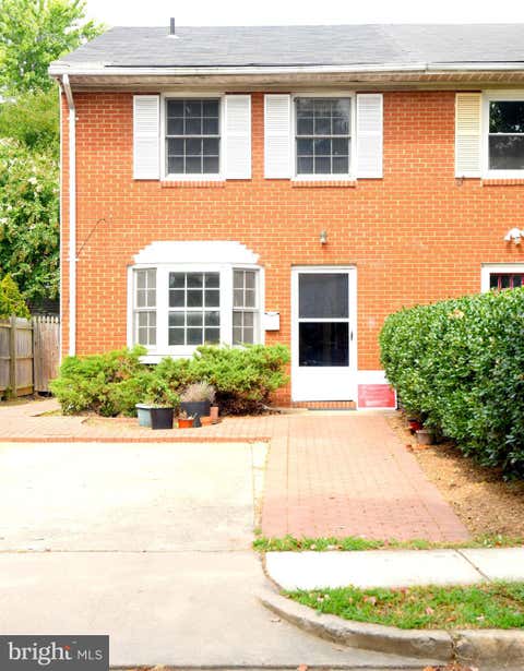 Townhouse For Rent - 508 E Windsor Avenue #B<br/> ALEXANDRIA, VA 22301