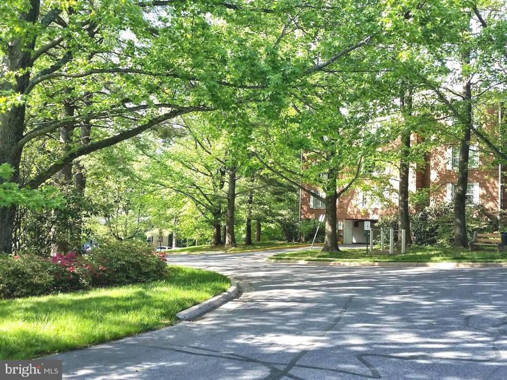 Photo of 7621 Provincial Drive #211, MCLEAN, VA 22102 (MLS # VAFX2273564)