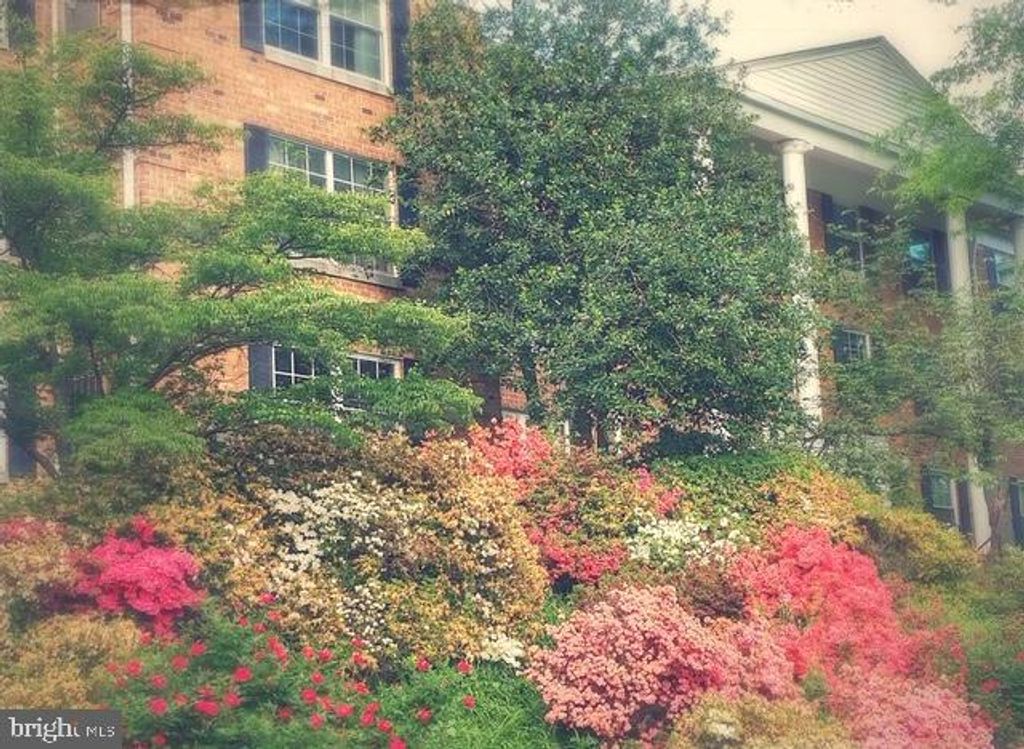 Photo of 7621 Provincial Drive #211, MCLEAN, VA 22102 (MLS # VAFX2273564)