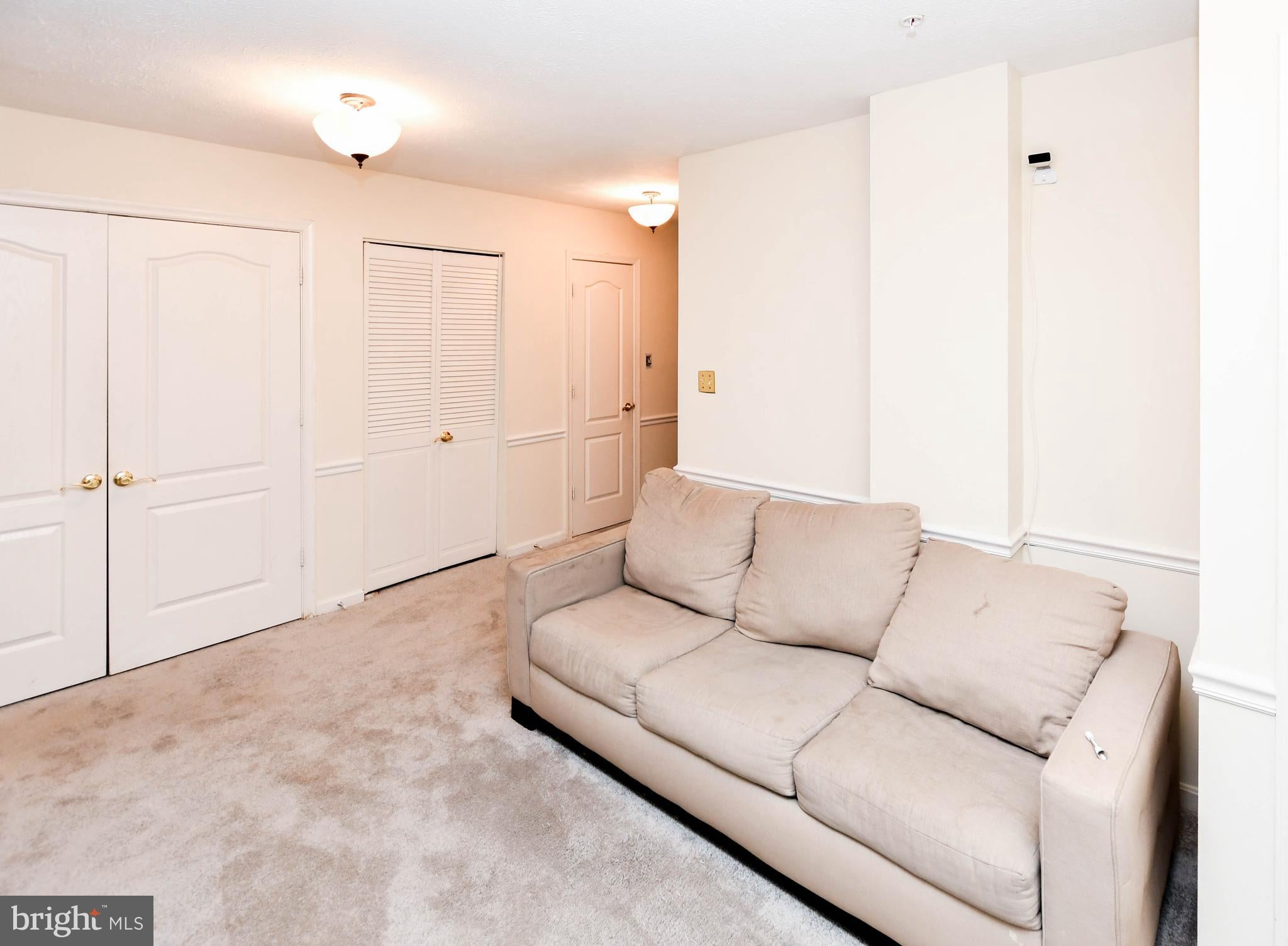 1401 DEEP GORGE COURT