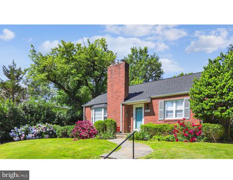 Photo of 10102 Crestwood Road, Kensington, MD 20895 (MLS # MDMC2137464) Photo of 10102 Crestwood Road, Kensington, MD 20895 (MLS # MDMC2137464)