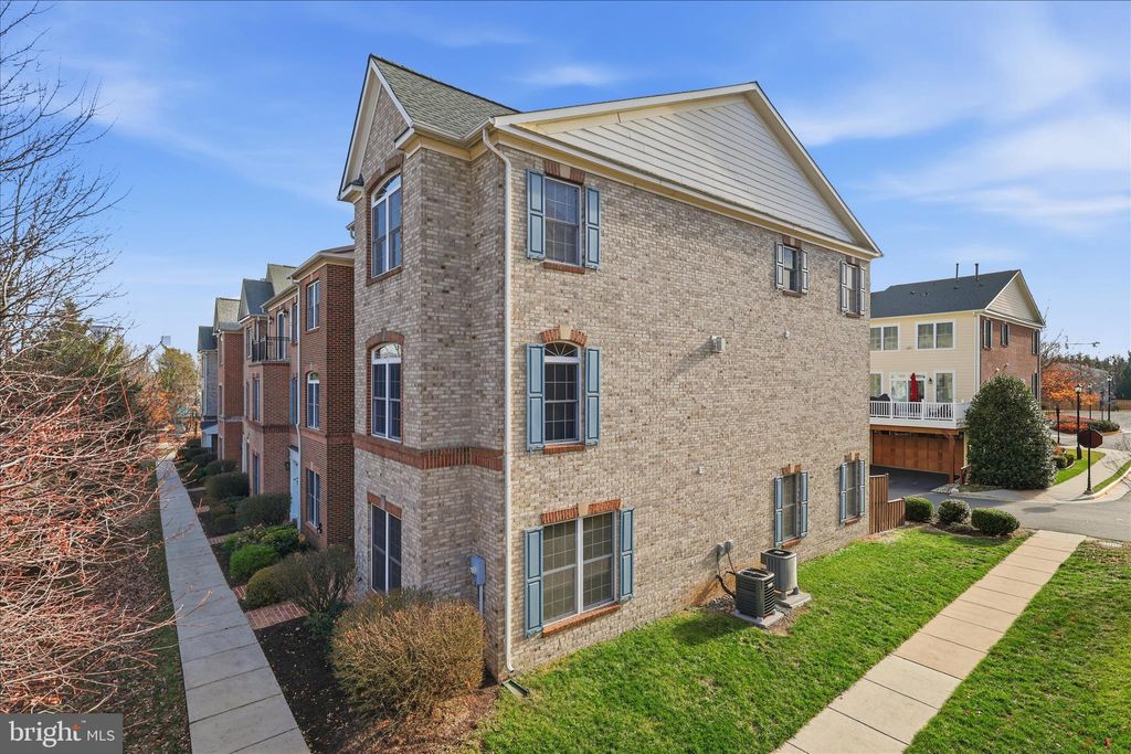 Photo of 411 Spring Street, HERNDON, VA 20170 (MLS # VAFX2285486)