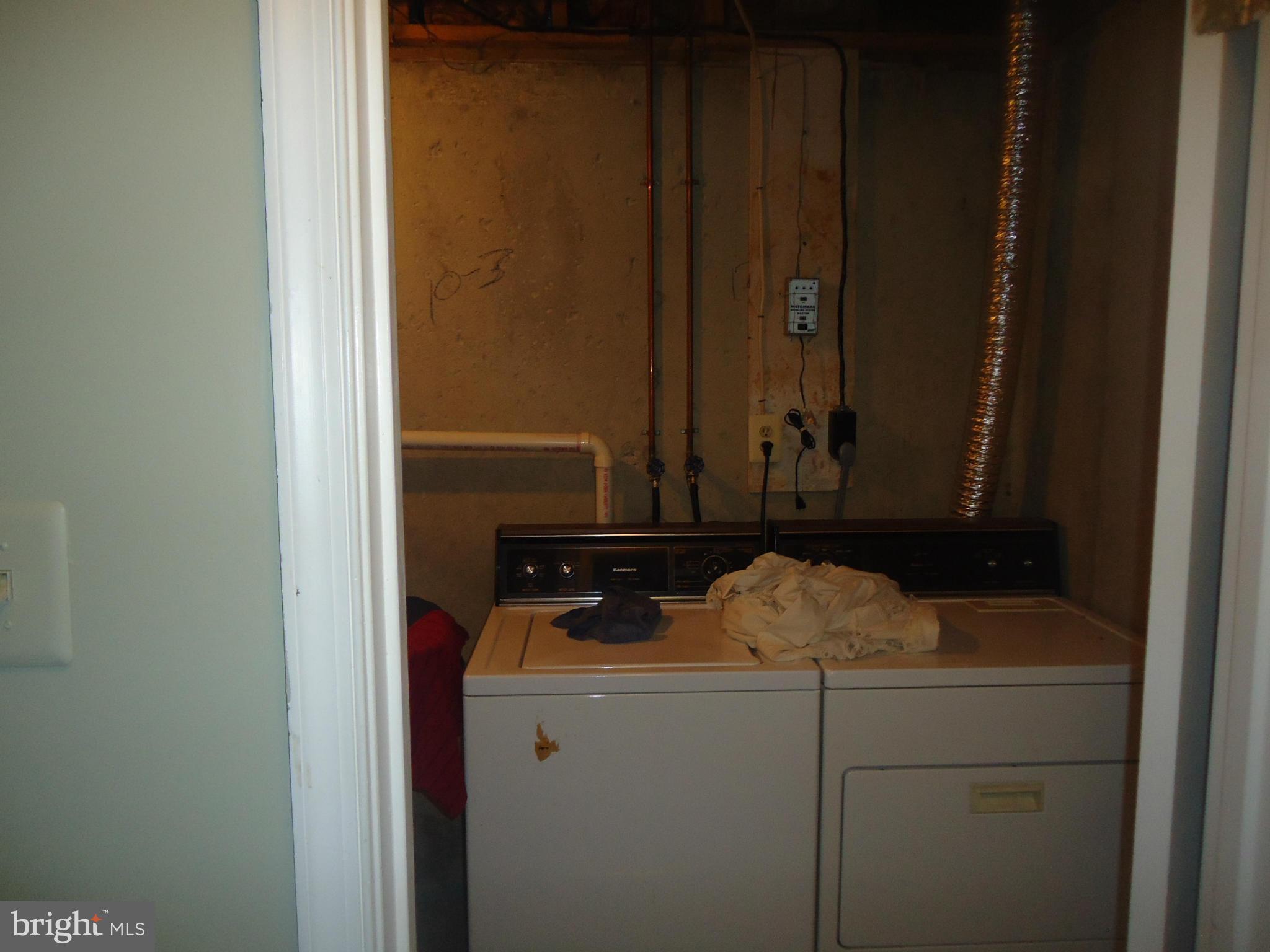 LAUREL LAKES - Residential