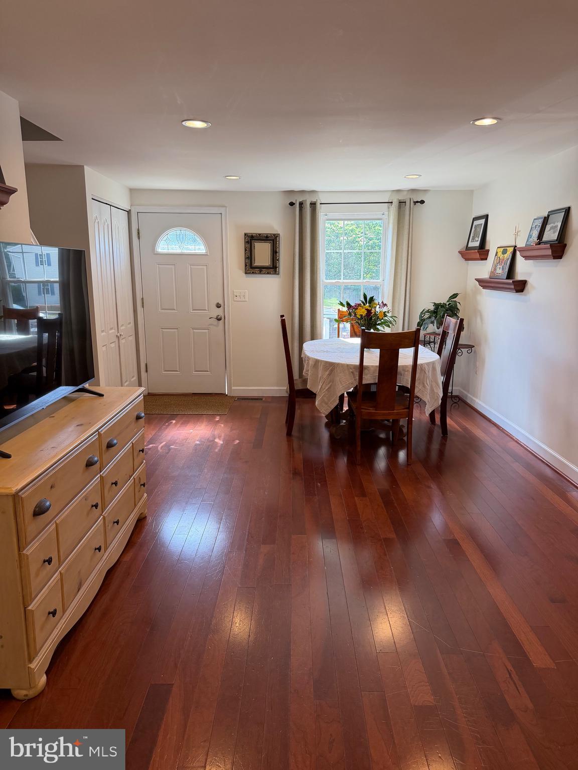 5 ALDEN COURT