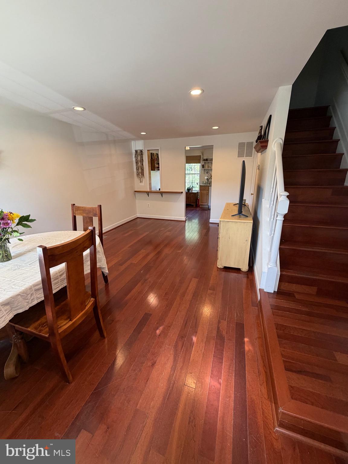 5 ALDEN COURT