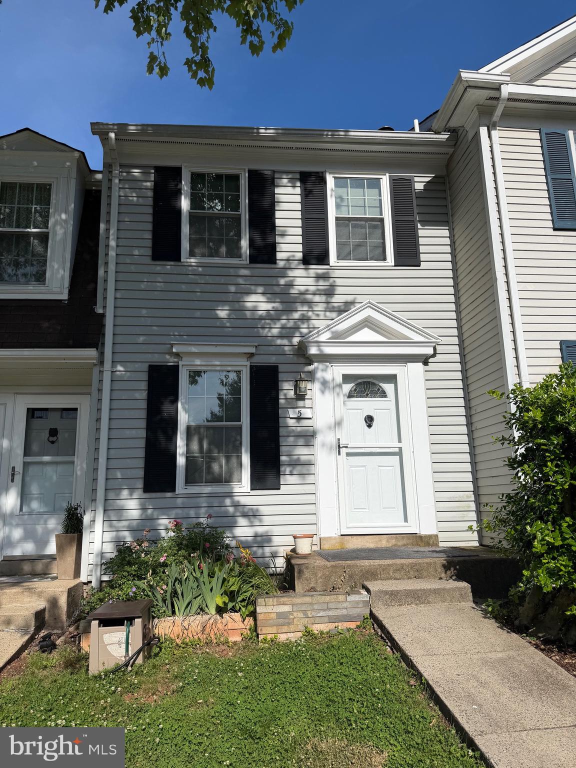 5 ALDEN COURT