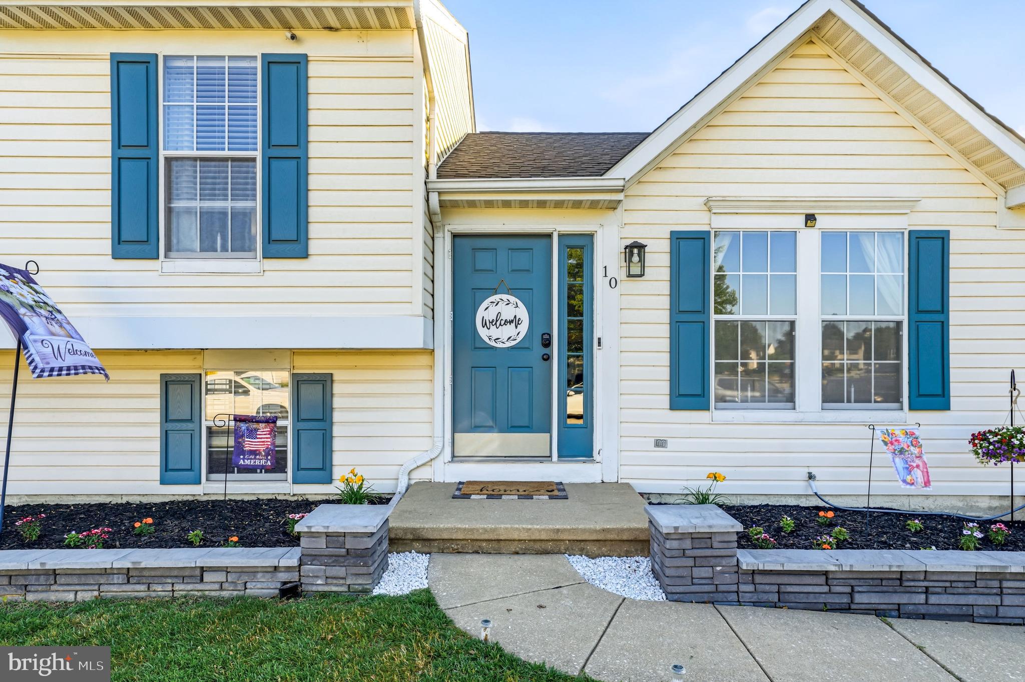 10 W VIOLETTE DRIVE