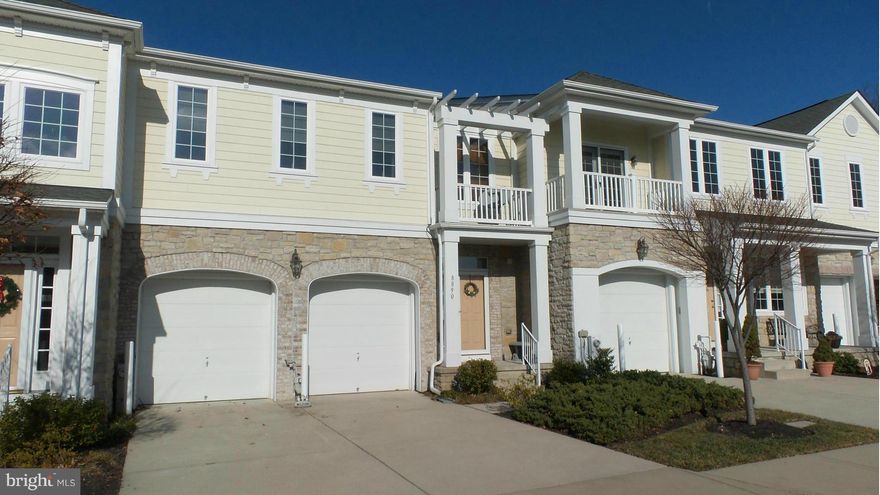 Snowden Overlook spacious 3 BR villa townhome w open plan, gourmet kit w st stl appl, 2 master suites (1 on 1st fl, 1 on 2nd), super bath w whirlpl tub, soaring clg in livg rm. Lowr Lev w huge walk-out fam rm w wet bar & home theater. Attachd 2 car gar. Bks to woods. Lawn care/snow removal. Resort Living for 55+. Community features a stunning clubhouse, pool, & gated entrance. Excellent condition.