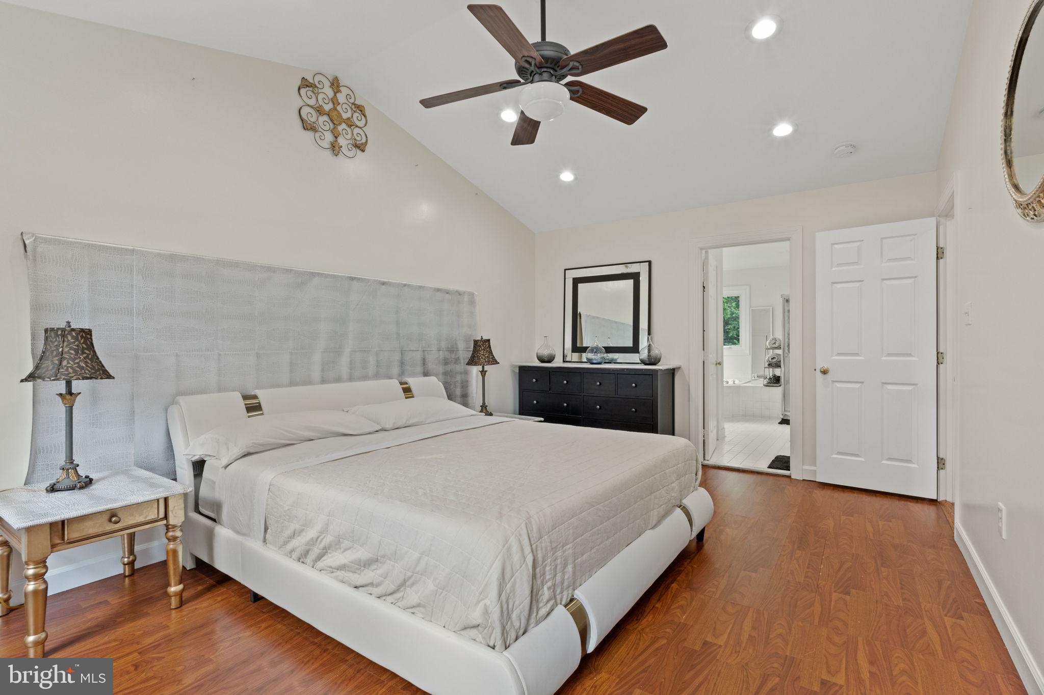 KINGS BRIDGE - Residential