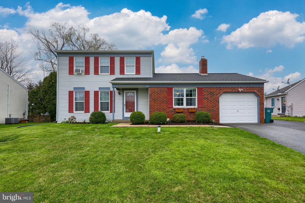 Photo of 12 Cobblestone Drive, Willow Street, PA 17584 (MLS # PALA2048998)