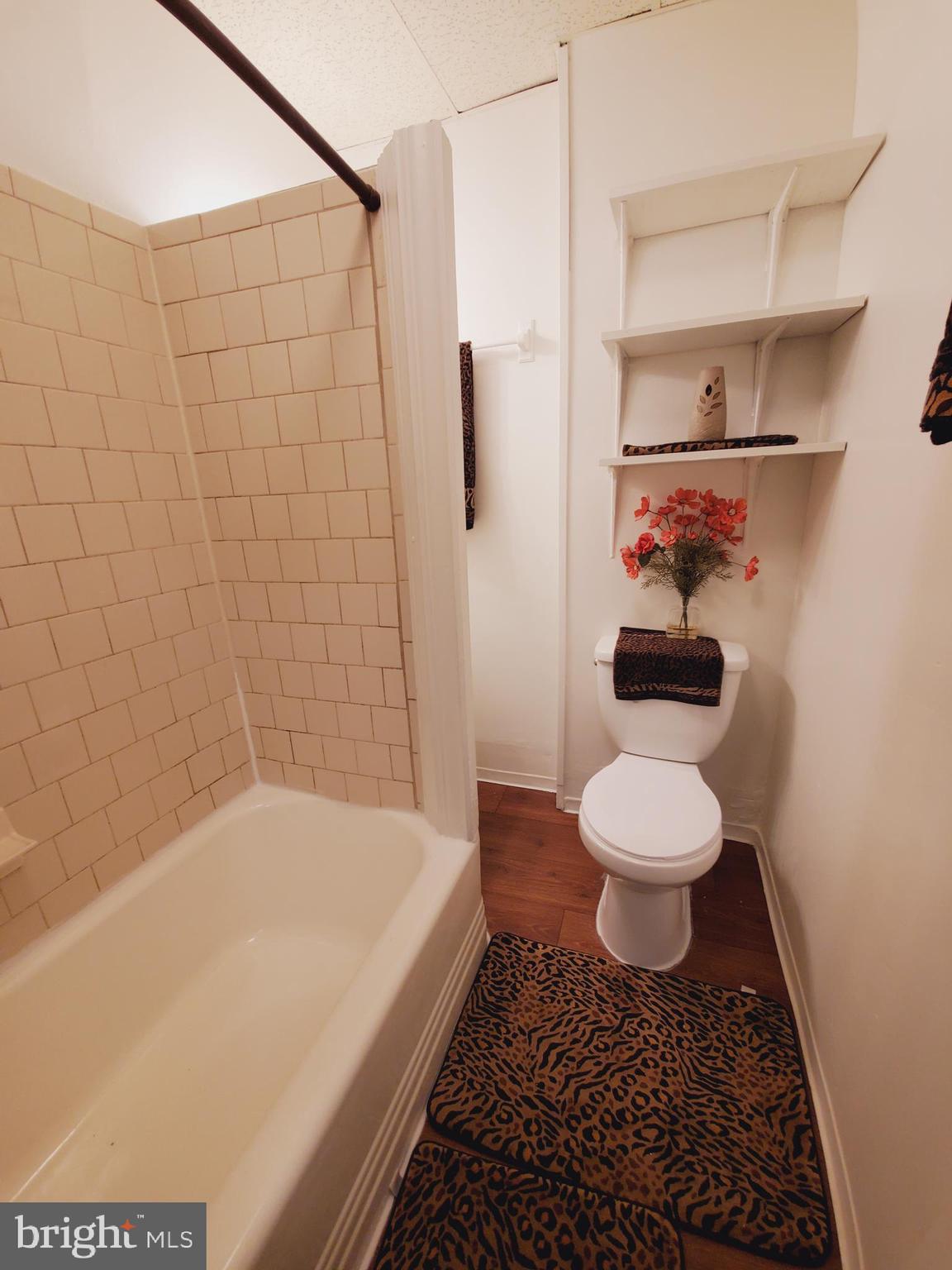 ELLWOOD PARK - Residential