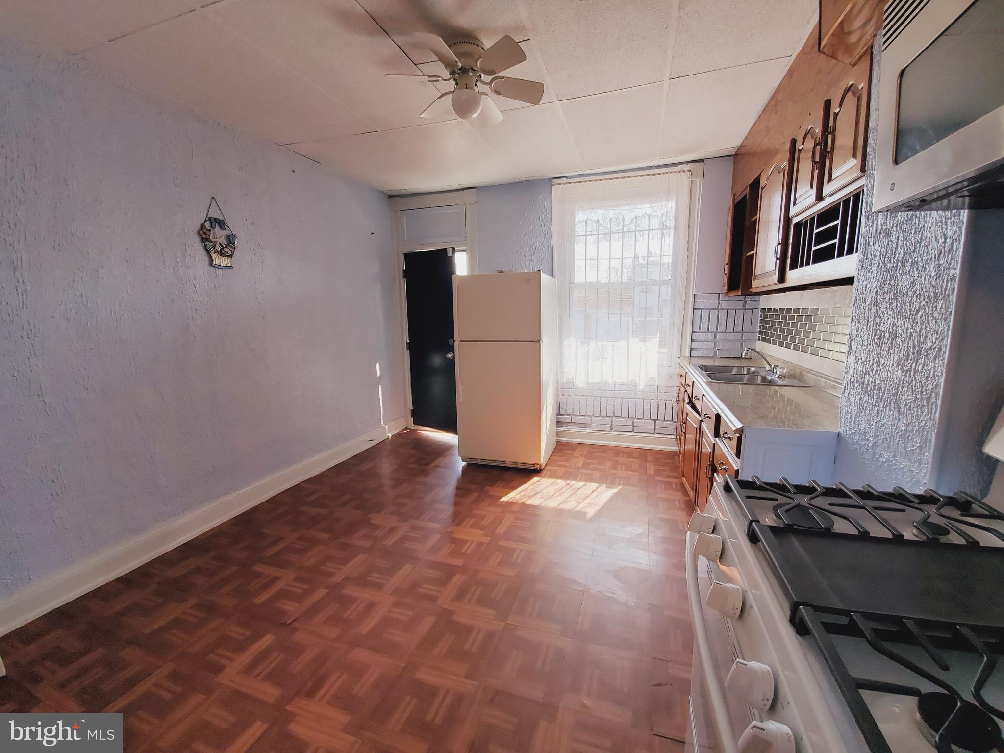 ELLWOOD PARK - Residential