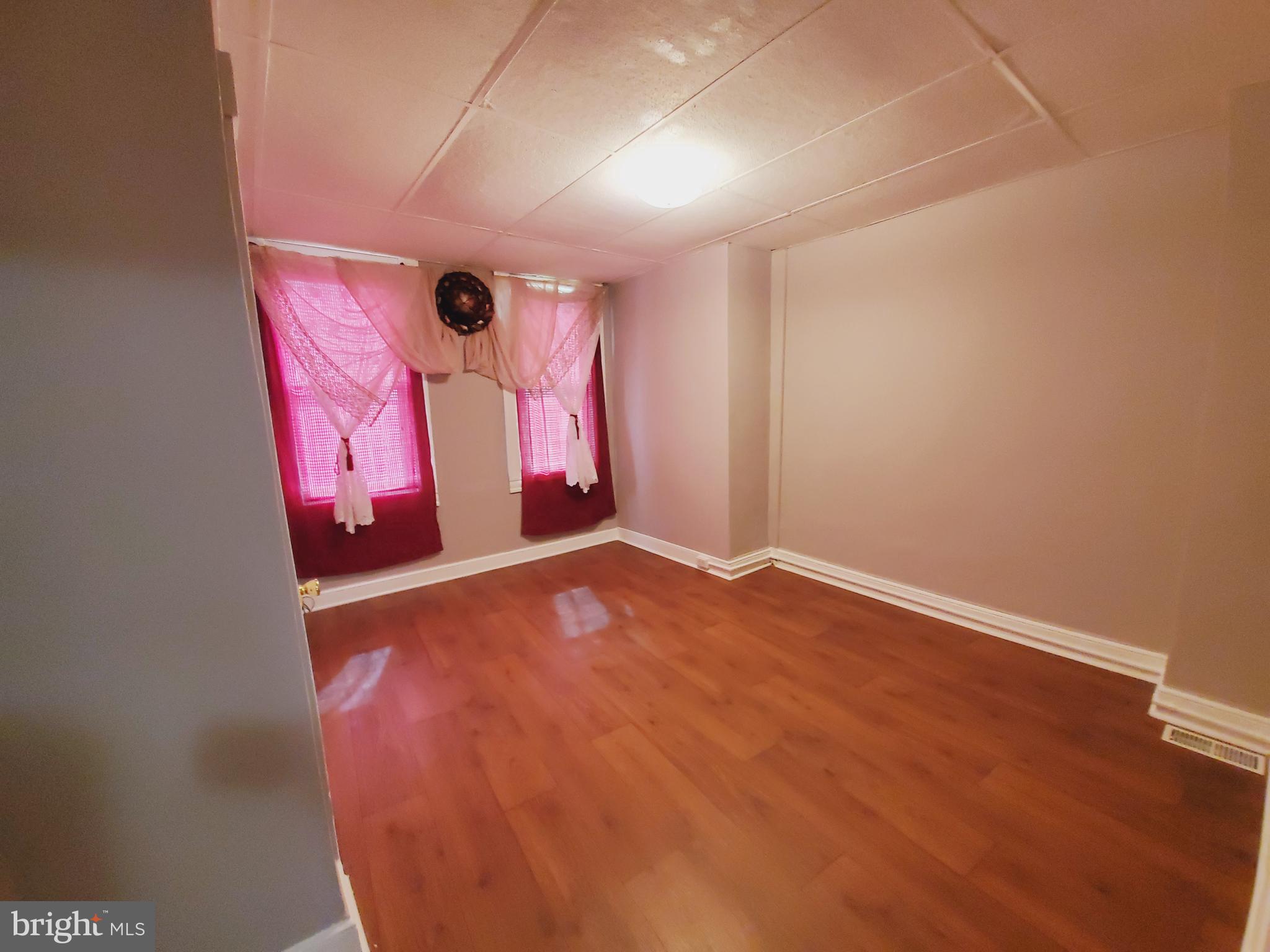 ELLWOOD PARK - Residential