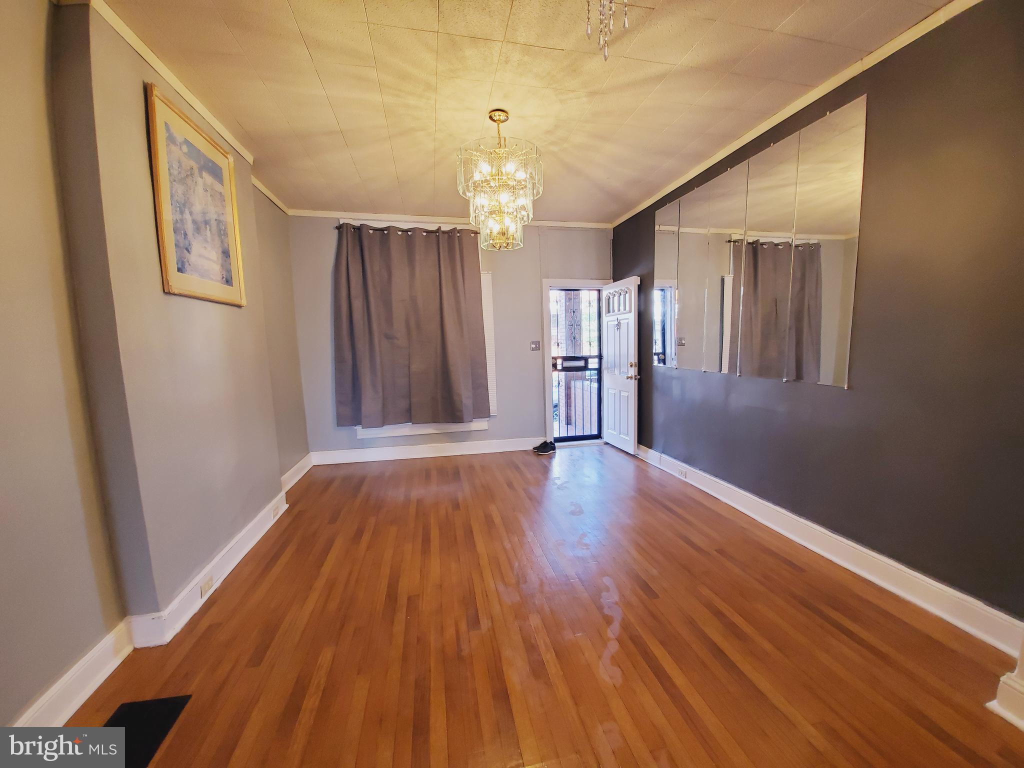 ELLWOOD PARK - Residential