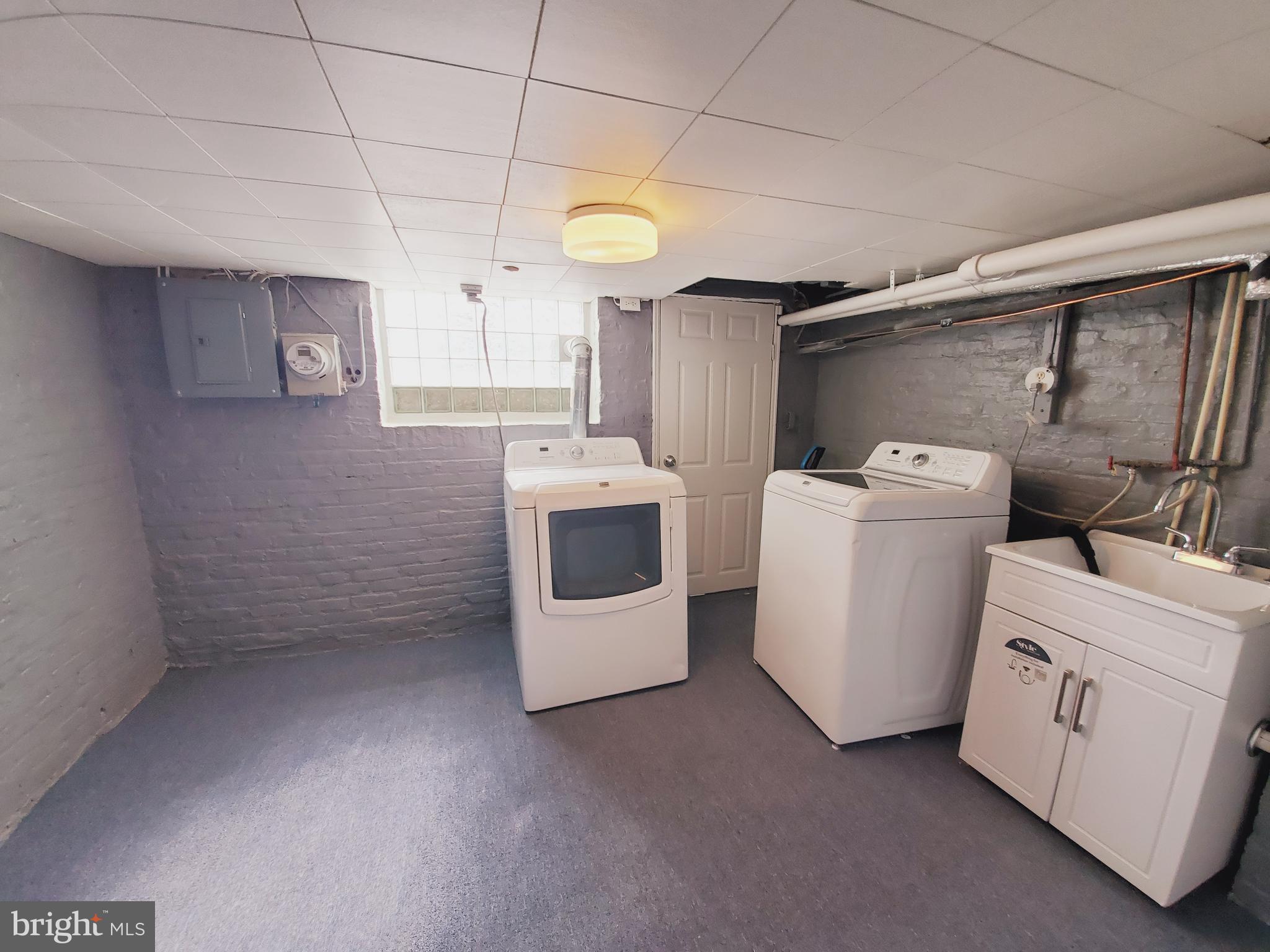 ELLWOOD PARK - Residential