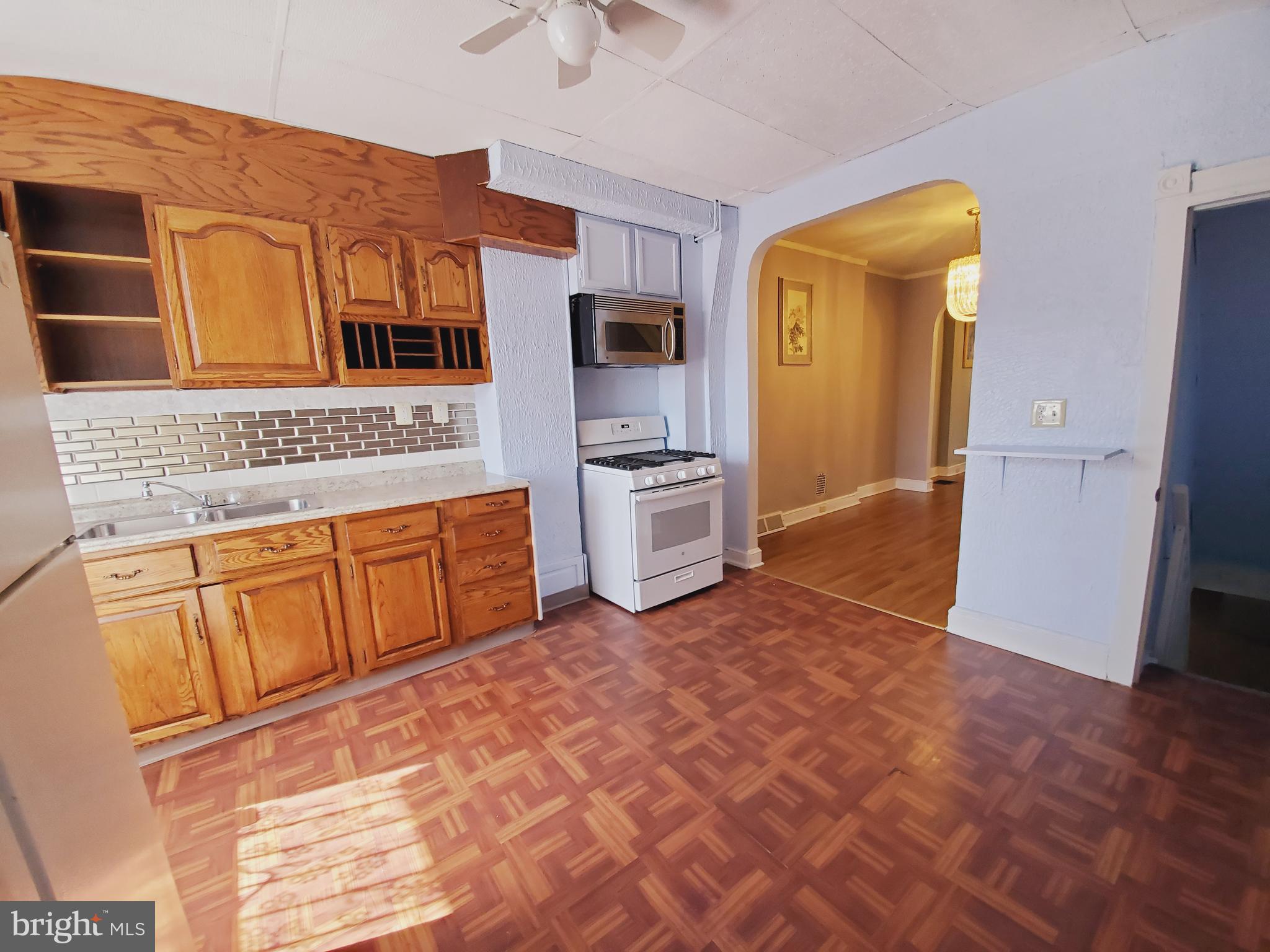 ELLWOOD PARK - Residential