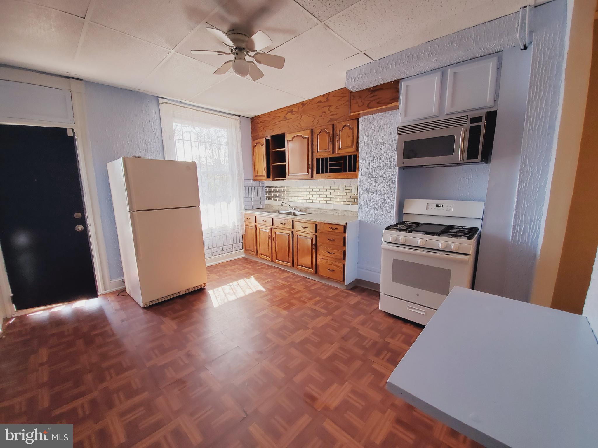 ELLWOOD PARK - Residential