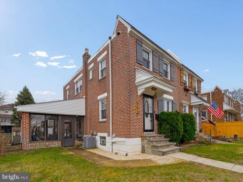 Townhouse For Sale - 581 Acorn Street<br/> PHILADELPHIA, PA 19128