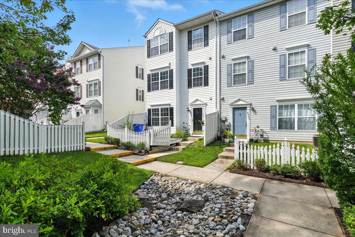 Priced To Sell Fast! Rarely Available 3 Level End Unit Townhouse, Spacious Kitchen with Stainless Steel Appliances, Pantry, Spacious Bedrooms, Walk in Closet, Fenced Front Patio, Much More!! Just Waiting For Your Personal Cosmetics and Updates to Make it Shine. Close to Schools, Shopping and Commuter Routes. This Will Not Last! Sold As-Is.