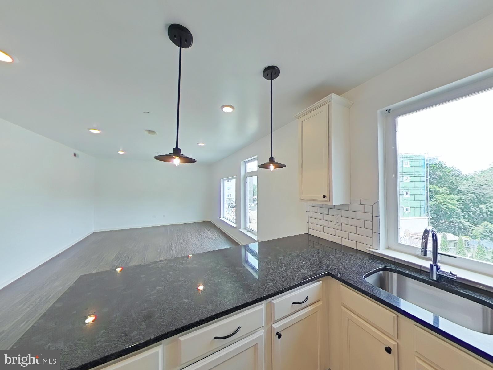 ROXBOROUGH - Residential Lease