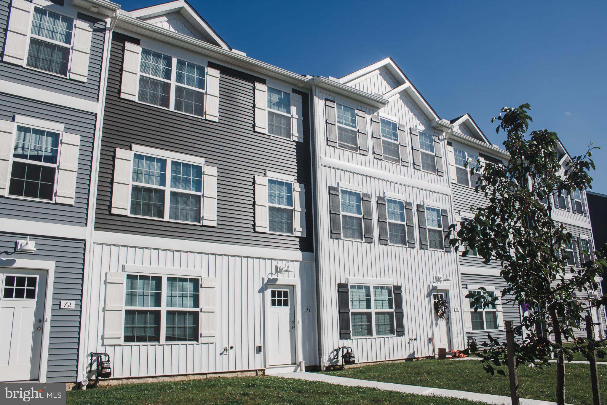 Summer Savings Are Here! - Reduced Pricing, 1 Month Free and a $350 Gift Card!
Our community features brand new appliances including a refrigerator, electric range, dishwasher, microwave. Laminate flooring is featured throughout the properties with carpet in the bedrooms. Additionally, your space has spacious closets, high ceilings, and beautiful countertops in the kitchen.