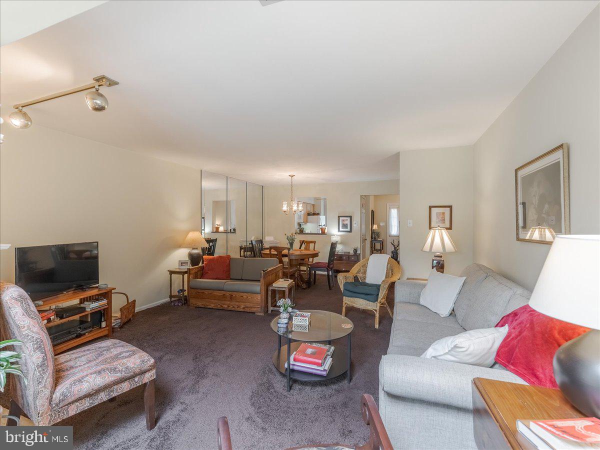 LIBERTY SQUARE - Residential