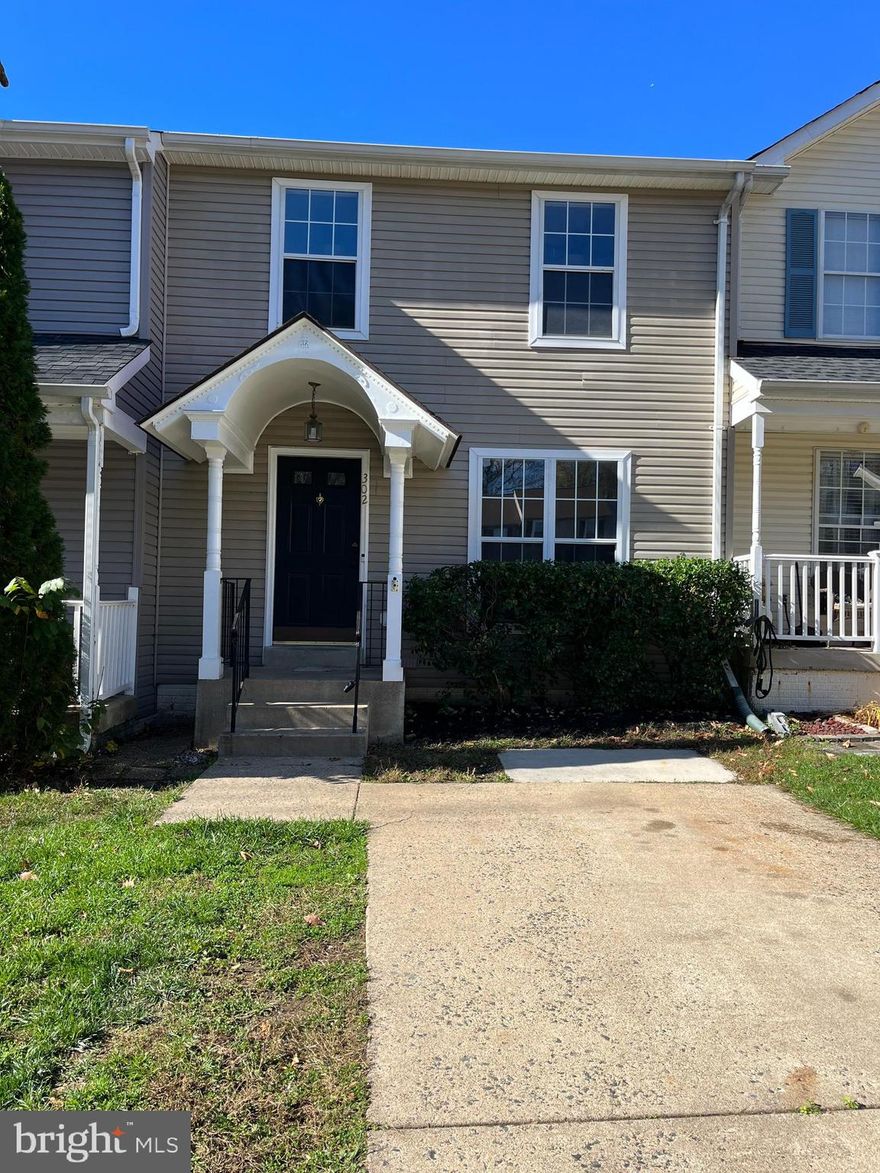 Welcome to 302 Staunton! This great home has brand new floors, countertops and kitchen cabinets. its lest then 10 minutes to 95 and even closer to shops and restaurants. The home is available immediately, please call with any questions.