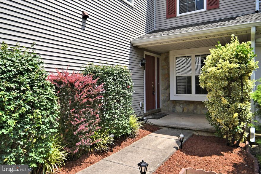 Fabulous Newtown Grant rental townhome that has been all re-done just for you! Move in next week and be settled in before school starts.
All brand new carpets throughout, all new stainless appliances and granite counters, and new updated bathrooms. All new, freshly painted throughout as well.
Every room has an ethernet port so you can easily work from home.
Attic is floored if you should need additional storage. All new HVAC so your utility bills are more manageable.