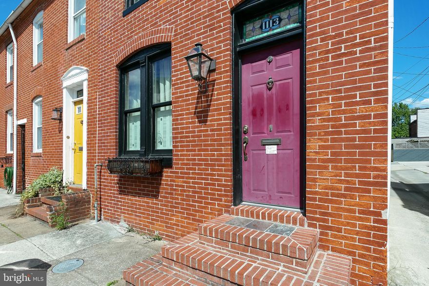 3 BR 2BA End of Group rowhome available for rent in heart of Canton! Hardwood Floor throughout.  Stainless steel appliances and large kitchen island.  Schedule your showing today.