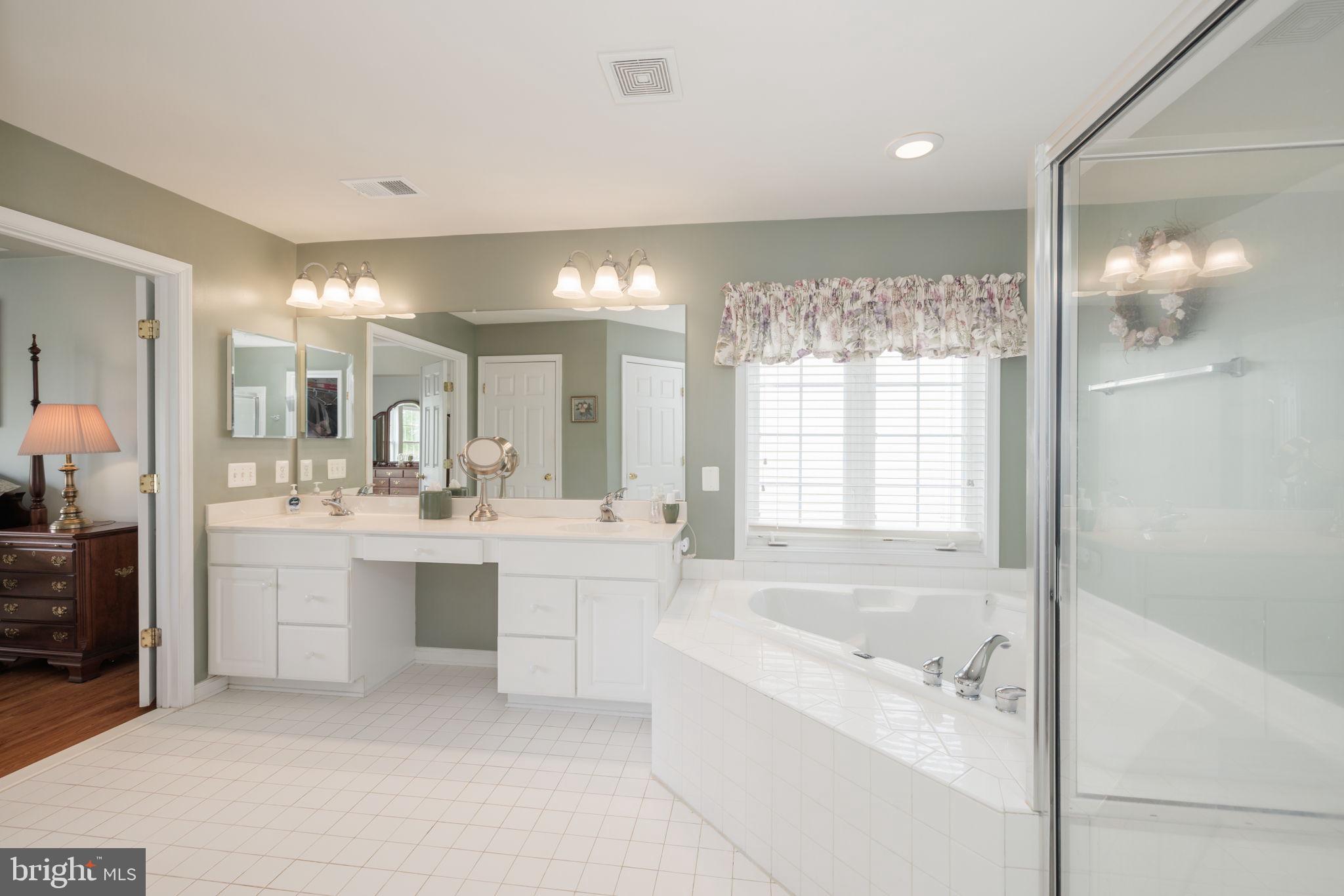 LAUREL HILL - Residential